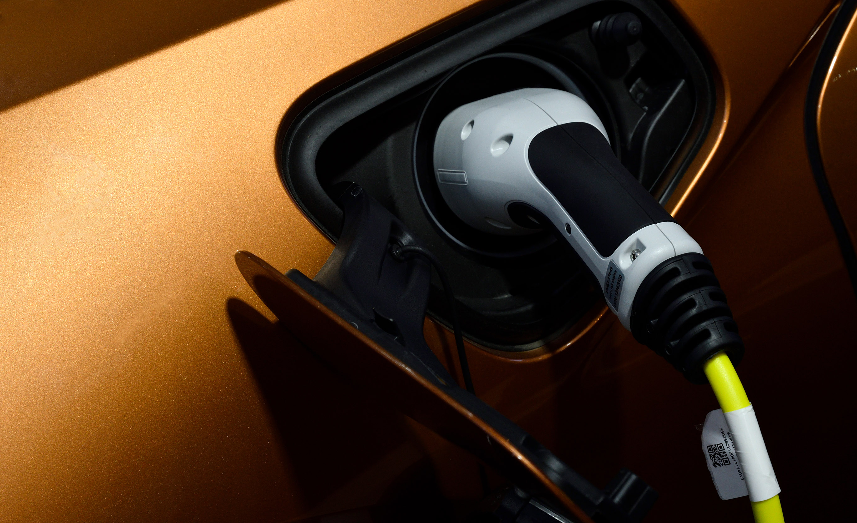 E-Auto laden: Eigene Wallbox vs. öffentliche Ladestationen